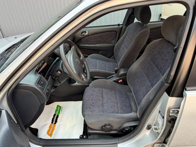 TOYOTA Corolla 1.4i 16V 5 porte Sol
