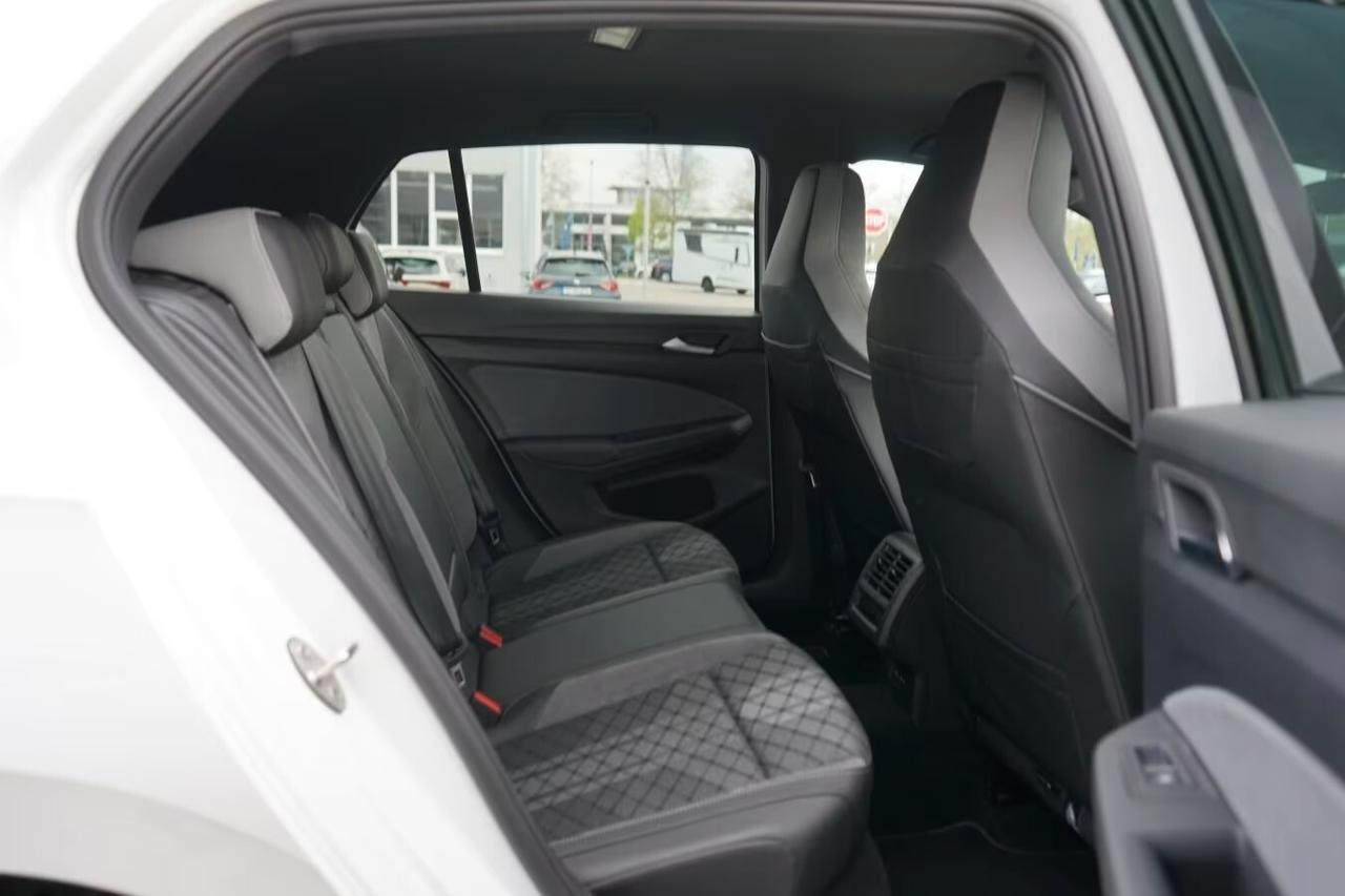 Volkswagen Golf 1.5 TSI R-Line