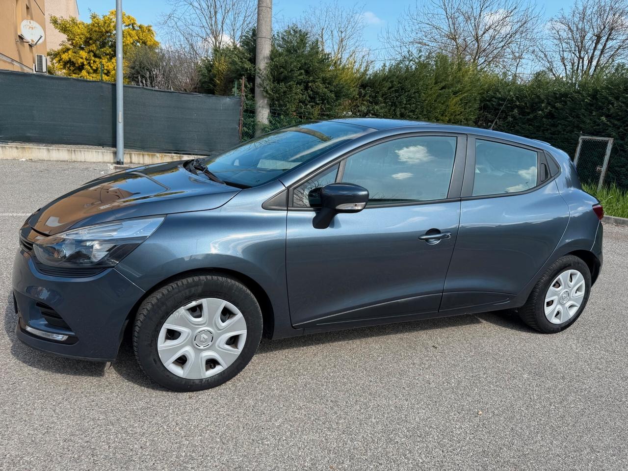 Renault Clio 1.5 dci - NEOPATENTATI - 12 MESI DI GARANZIA -