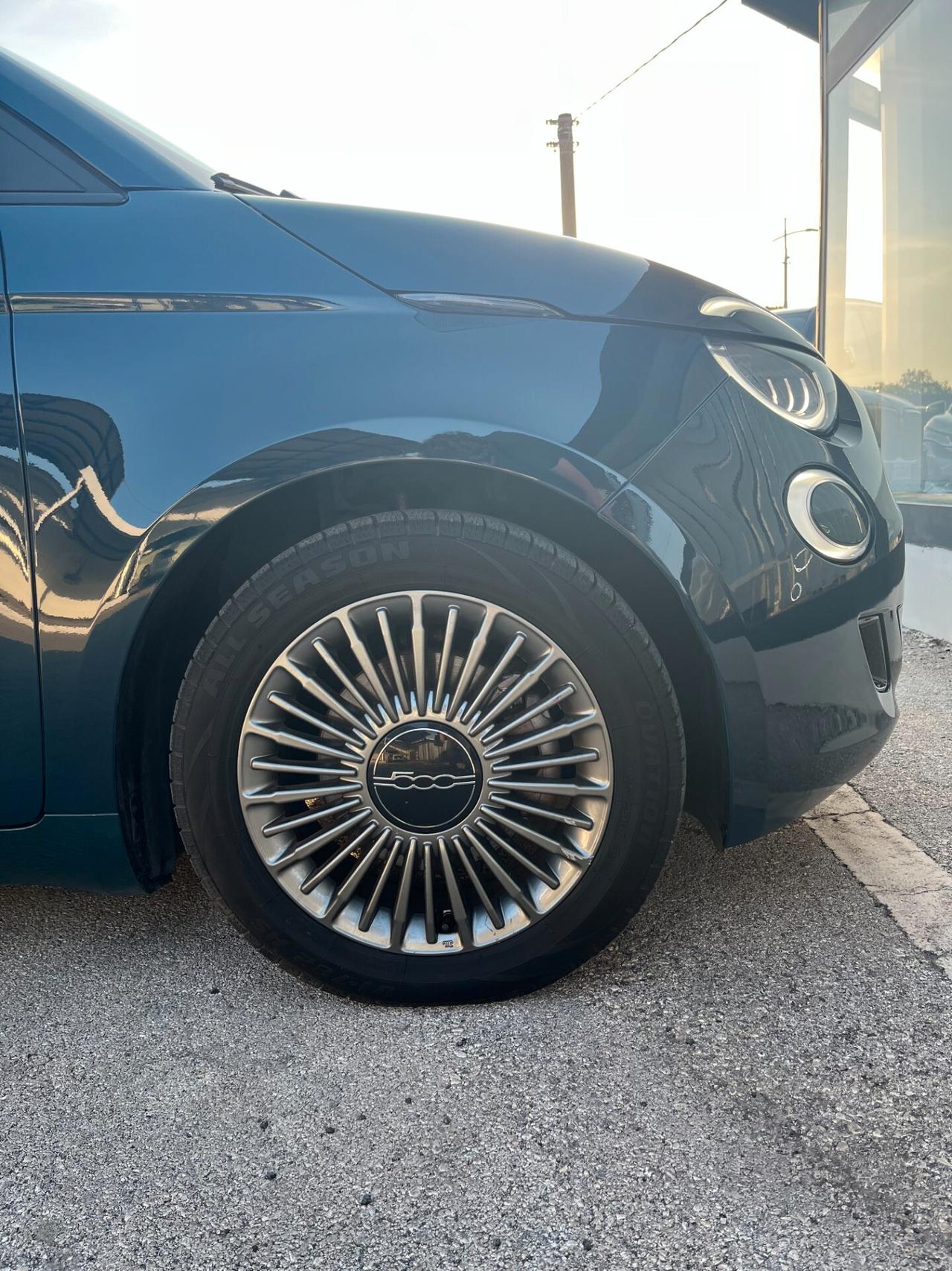 Fiat 500 500e Berlina 42 kWh Icon +