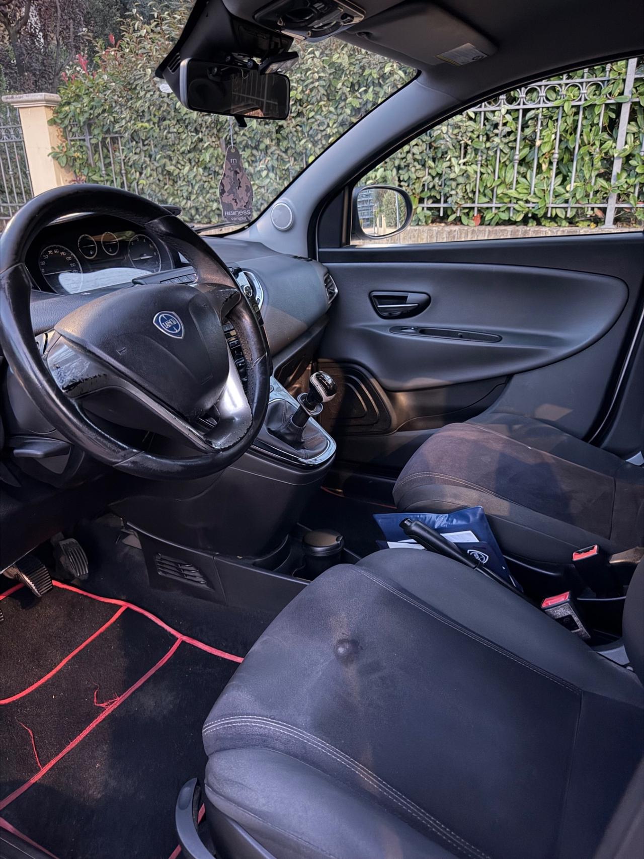 Lancia Ypsilon 0.9 TwinAir 85 CV 5 porte Metano Ecochic Gold