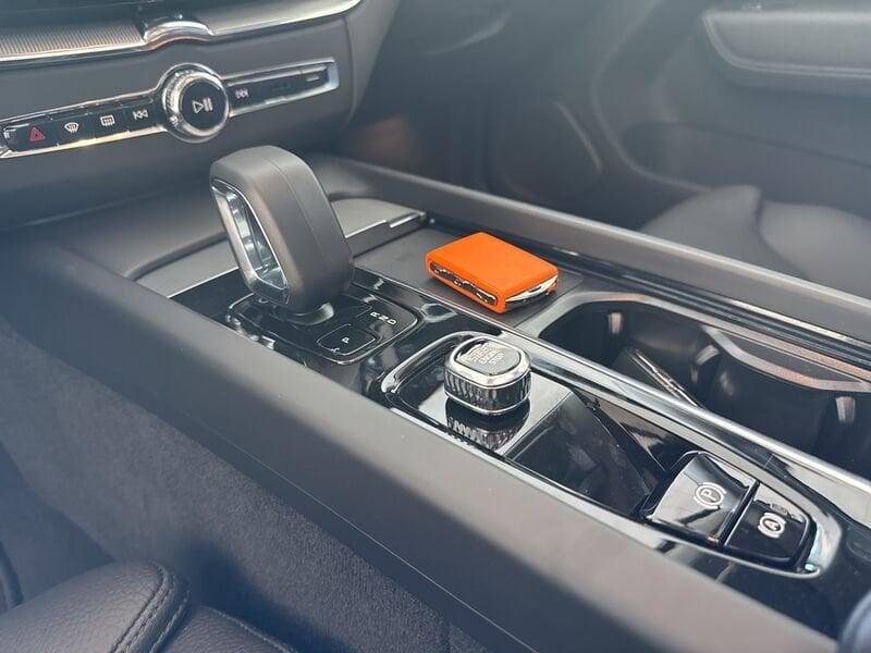 Volvo XC60 T6 Plug-in hybrid AWD automatico Plus Dark