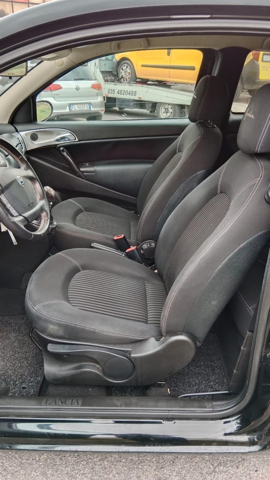 Lancia Ypsilon 1.4 16V Sport MomoDesign
