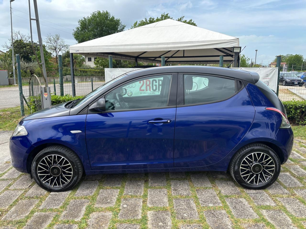 Lancia Ypsilon 1.2 69CV GPL S MOMODESIGN-2013