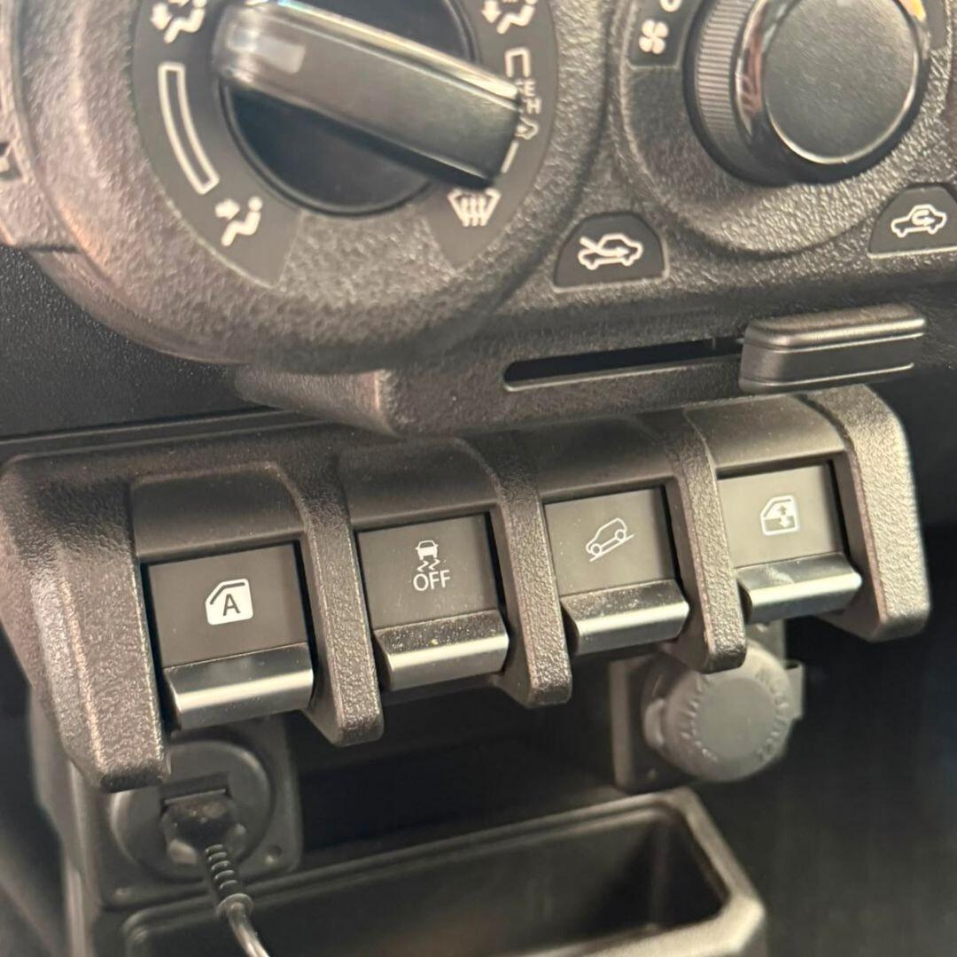 Suzuki Jimny 1.5 5MT PRO - 102CV