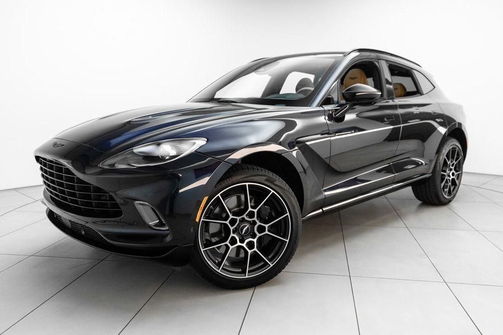 ASTON MARTIN DBX - NOLEGGIO LUNGO TERMINE LEASING FULL INCLUSIVE