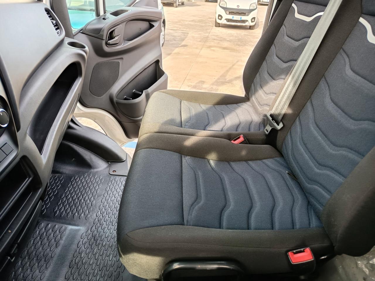 Iveco Daily 33S12 2.3 H2 Cabinato