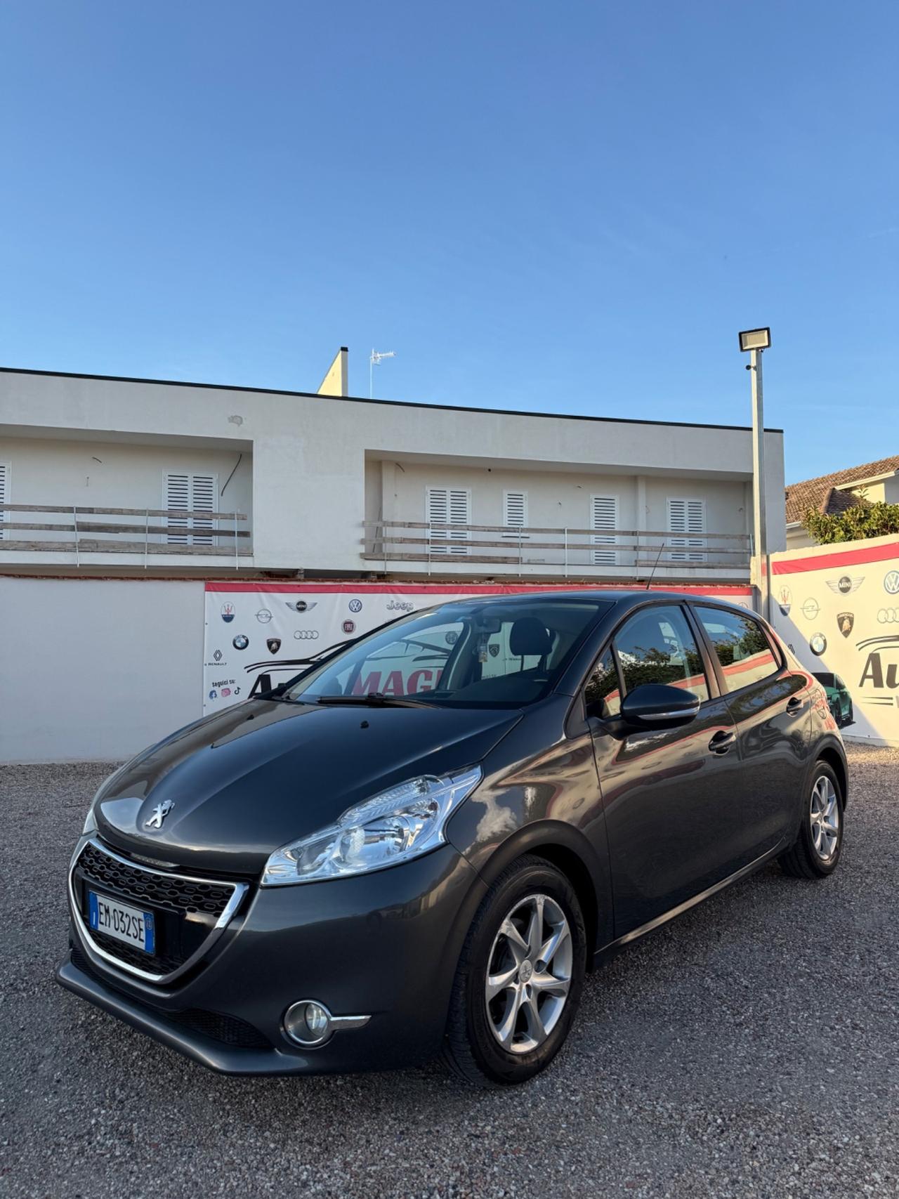 Peugeot 208 1.4 HDi 68 CV 5 porte Allure