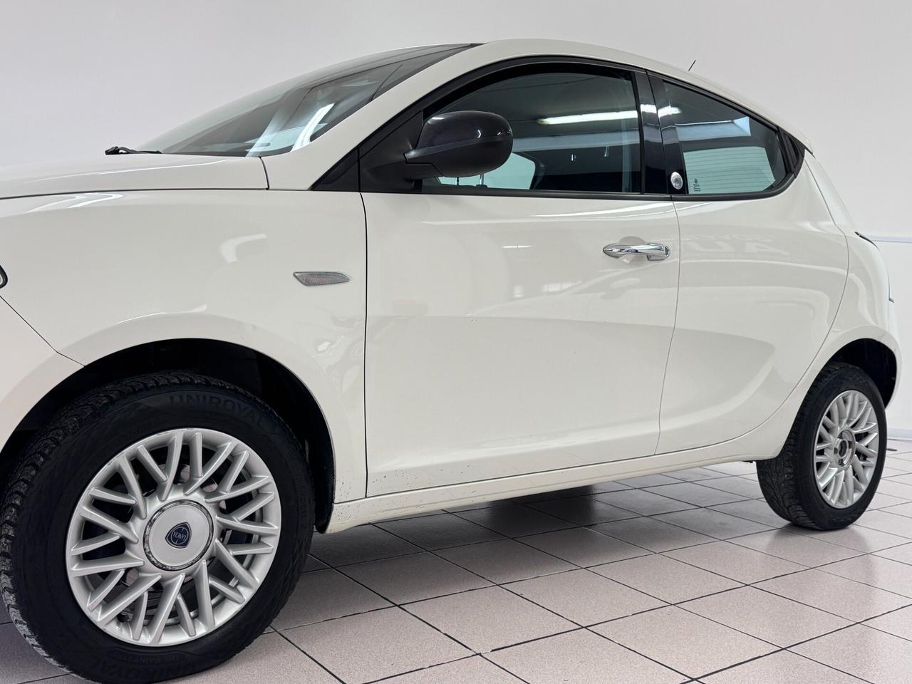 LANCIA YPSILON 0,9 METANO (CONTOVENDITA)