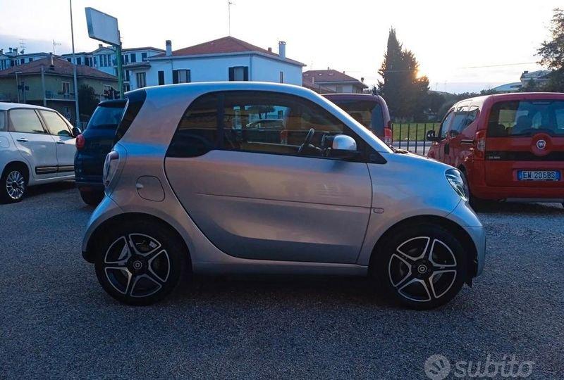 smart fortwo Fortwo eq Pure 22kW