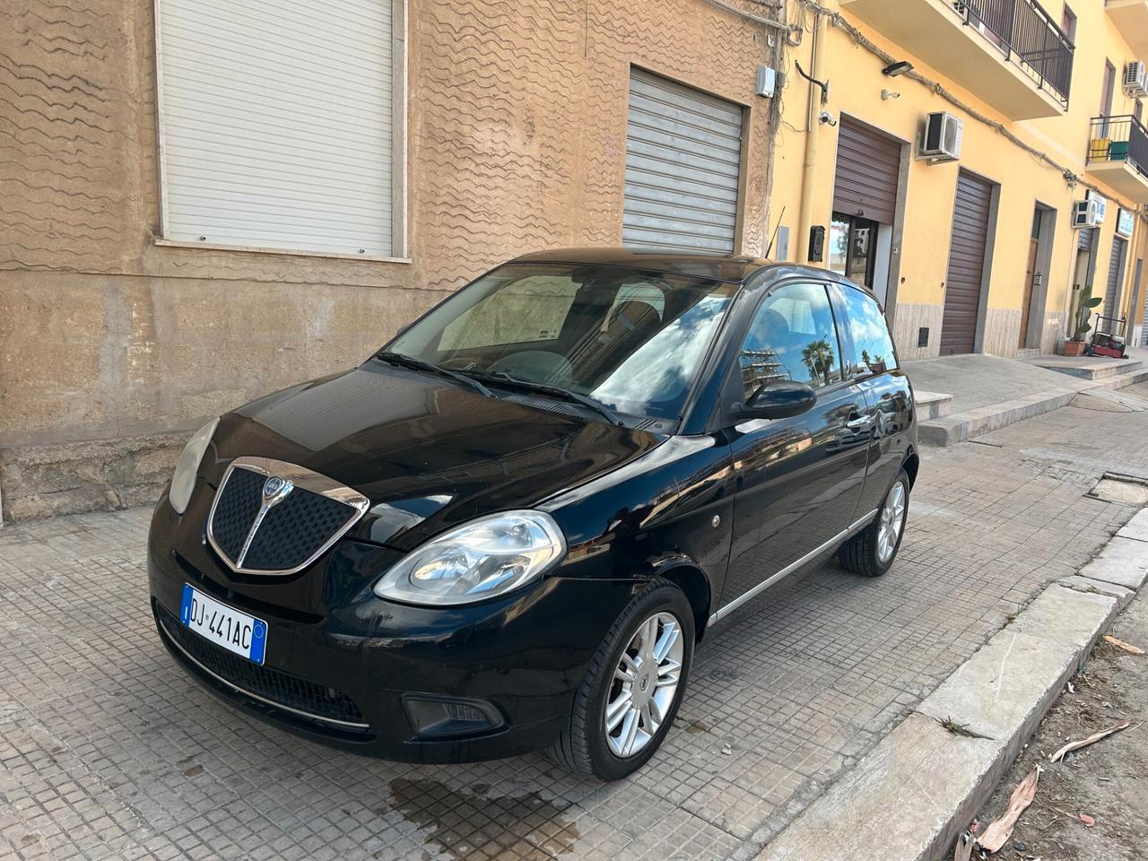 Lancia Ypsilon 1.3 MJT 75 CV Argento