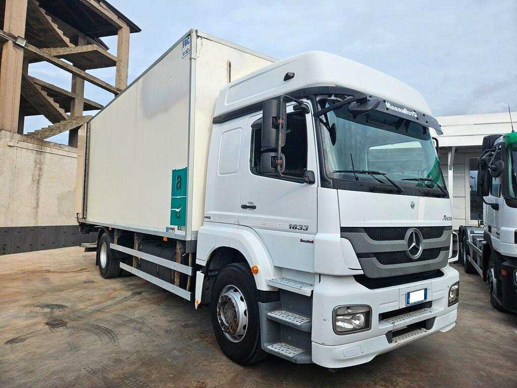 MERCEDES AXOR 1833 FRIGO CON PEDANA-2011