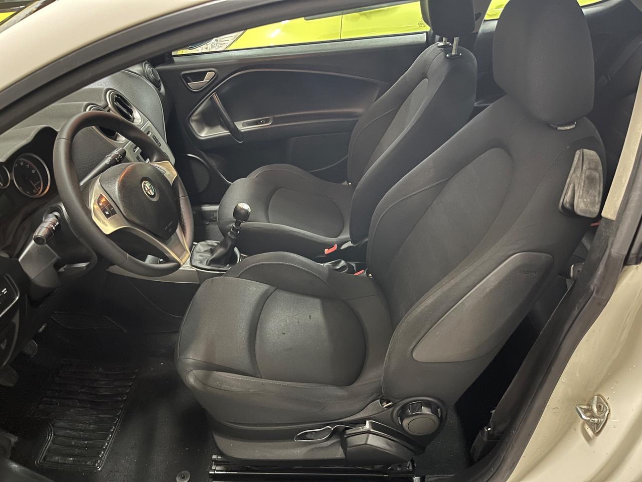 Alfa Romeo MiTo 1.4 M.air S&S Distinctive 2012