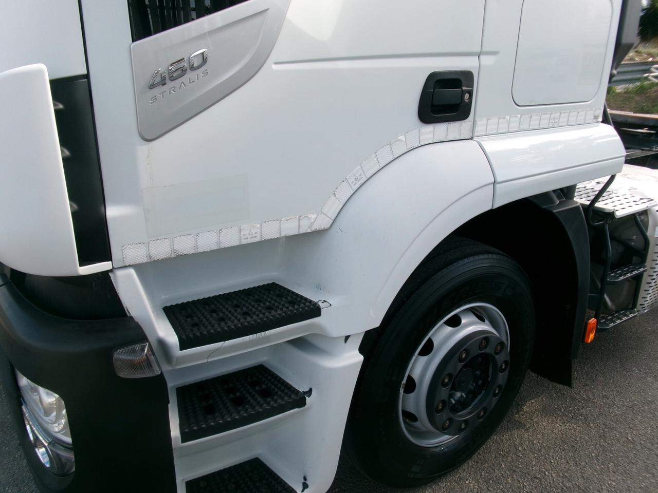 Iveco STRALIS AT 460 E6 MANAULE ZF TRATTORE PER SEMIRIMORCHIO 650000 KM