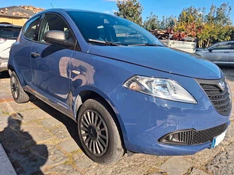 Lancia Ypsilon 0.9 TwinAir 85 CV 5 porte Metano Ecochic