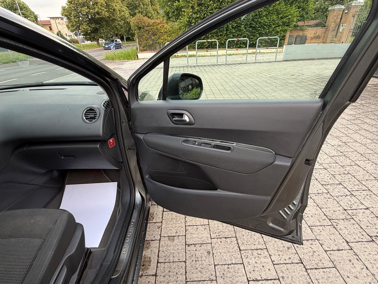 Peugeot 5008 1.6 e-HDi 112CV Stop&Start Active