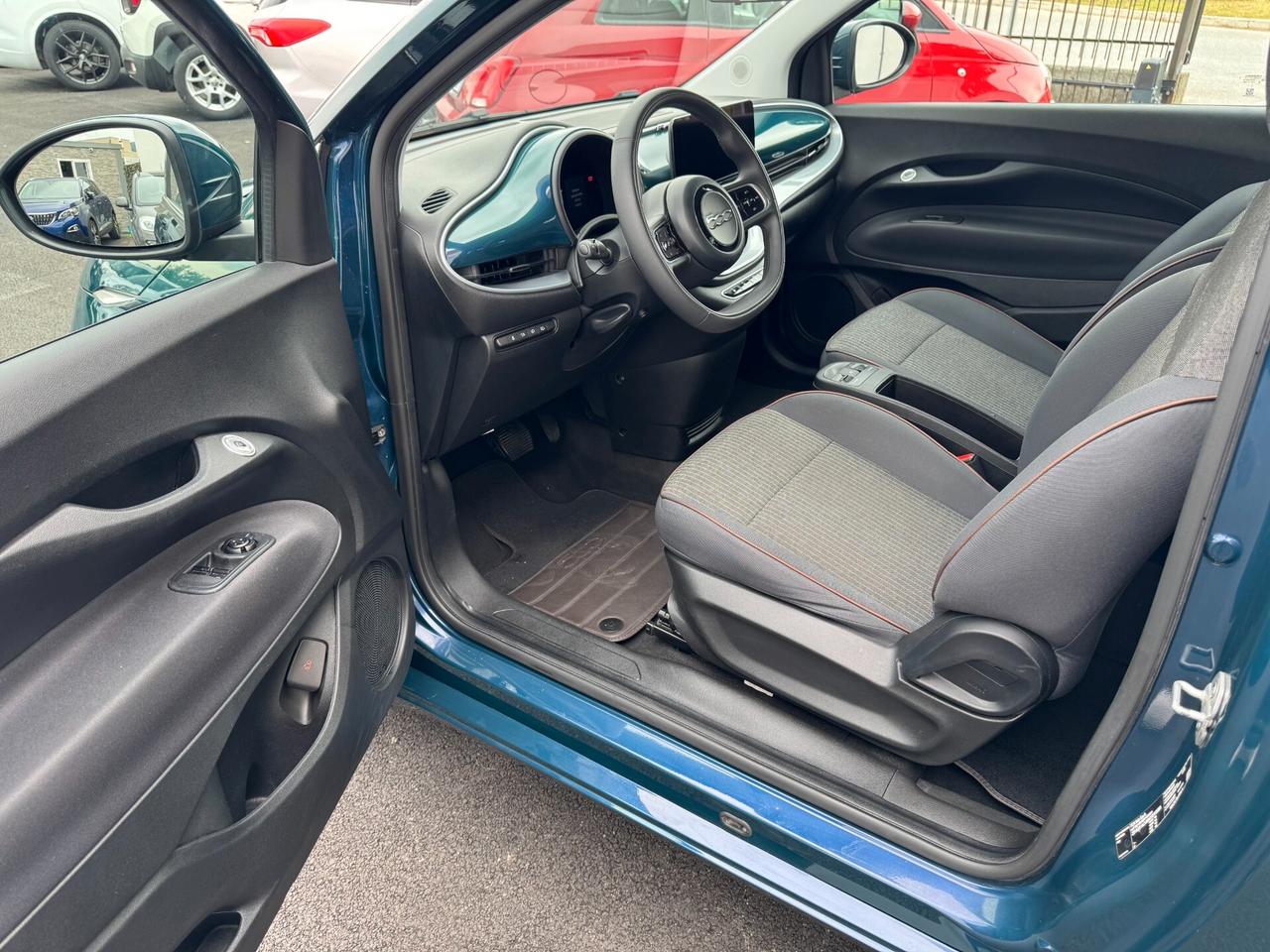 Fiat 500 500e Berlina 42 kWh La Prima