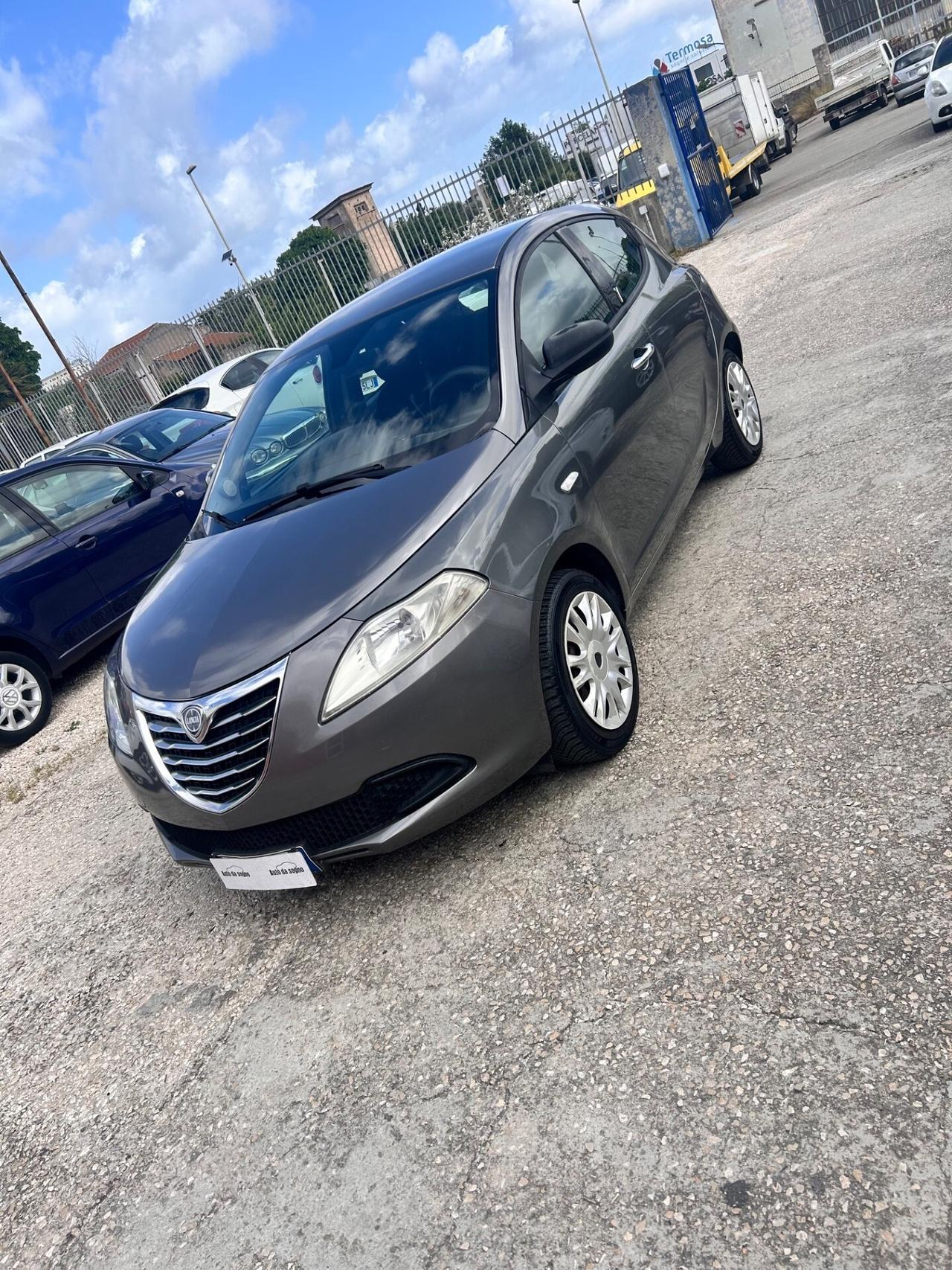 Lancia Ypsilon 1.2 69 CV 5 porte S&S Platinum
