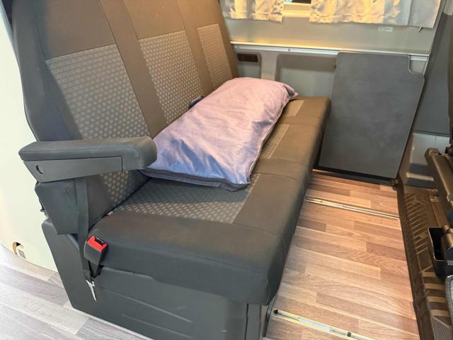 FORD Transit Custom 320 2.0 150 PC-TN Nugget Titanium