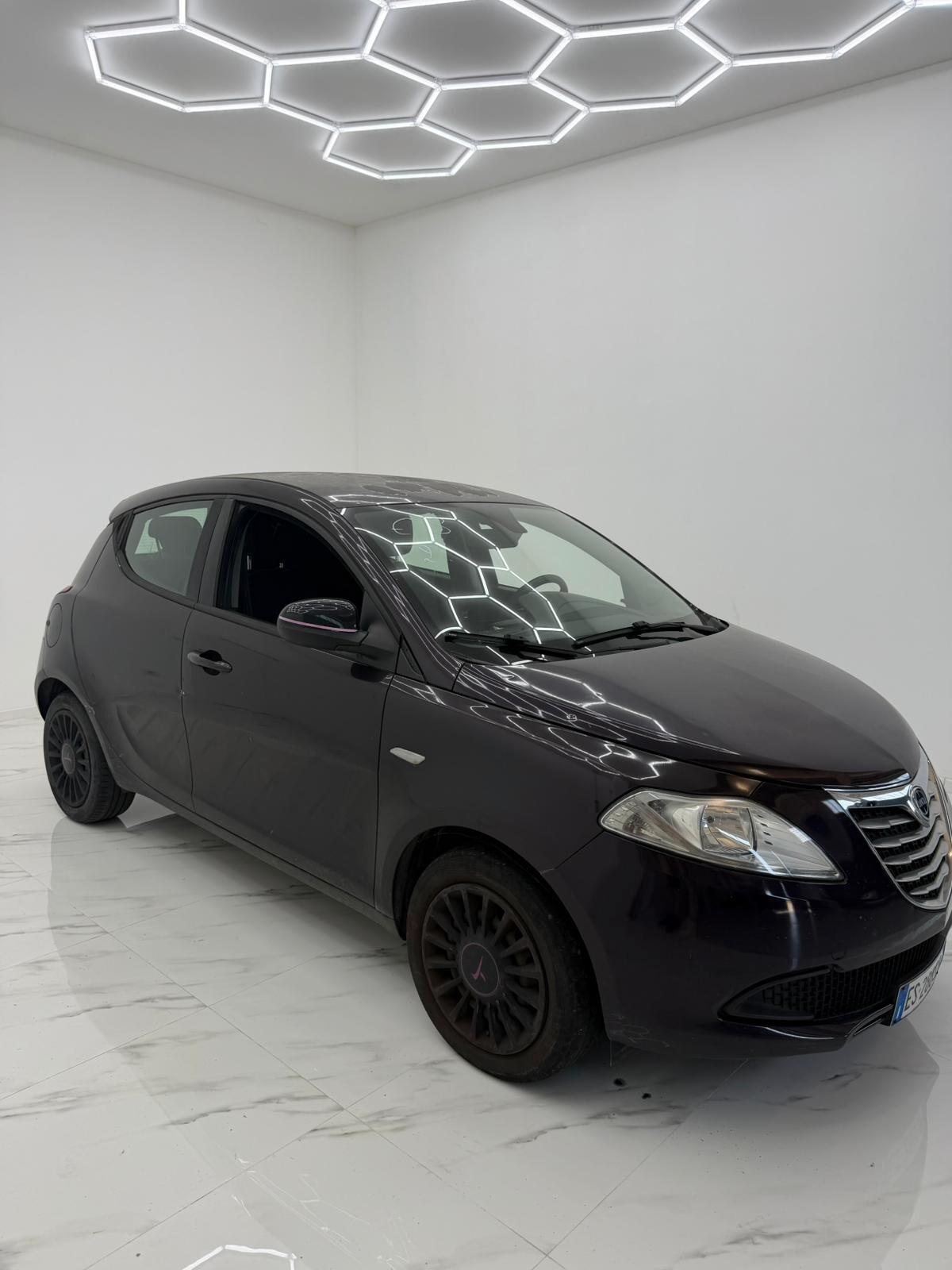 Lancia Ypsilon 1.2 69 CV 5 porte Platinum