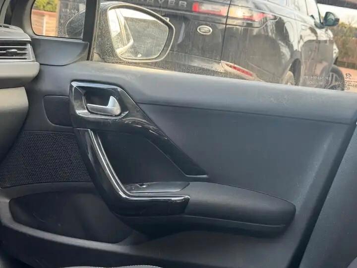 Peugeot 208 PureTech 82 5 porte Allure