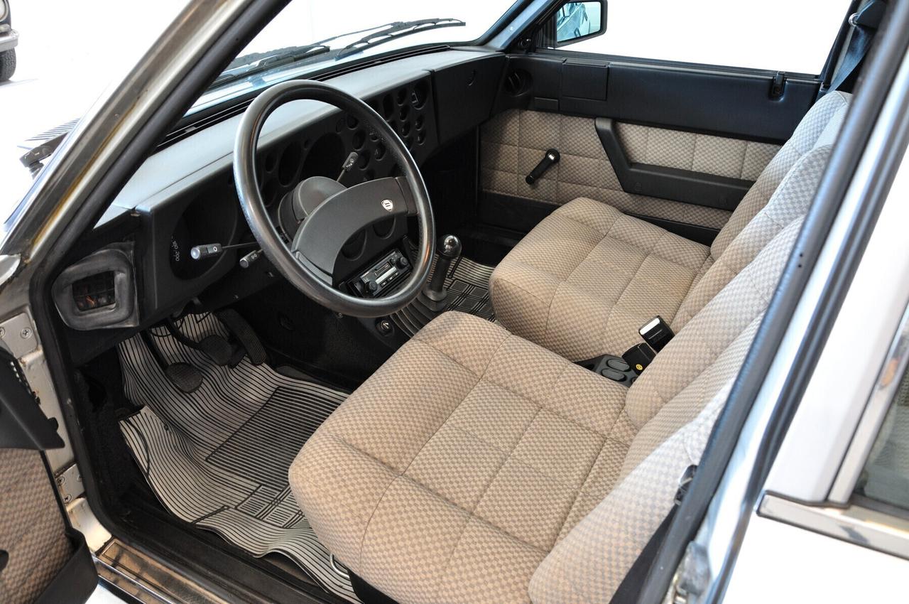 Lancia Beta Trevi 1.6 Berlina CRS tetto apr.