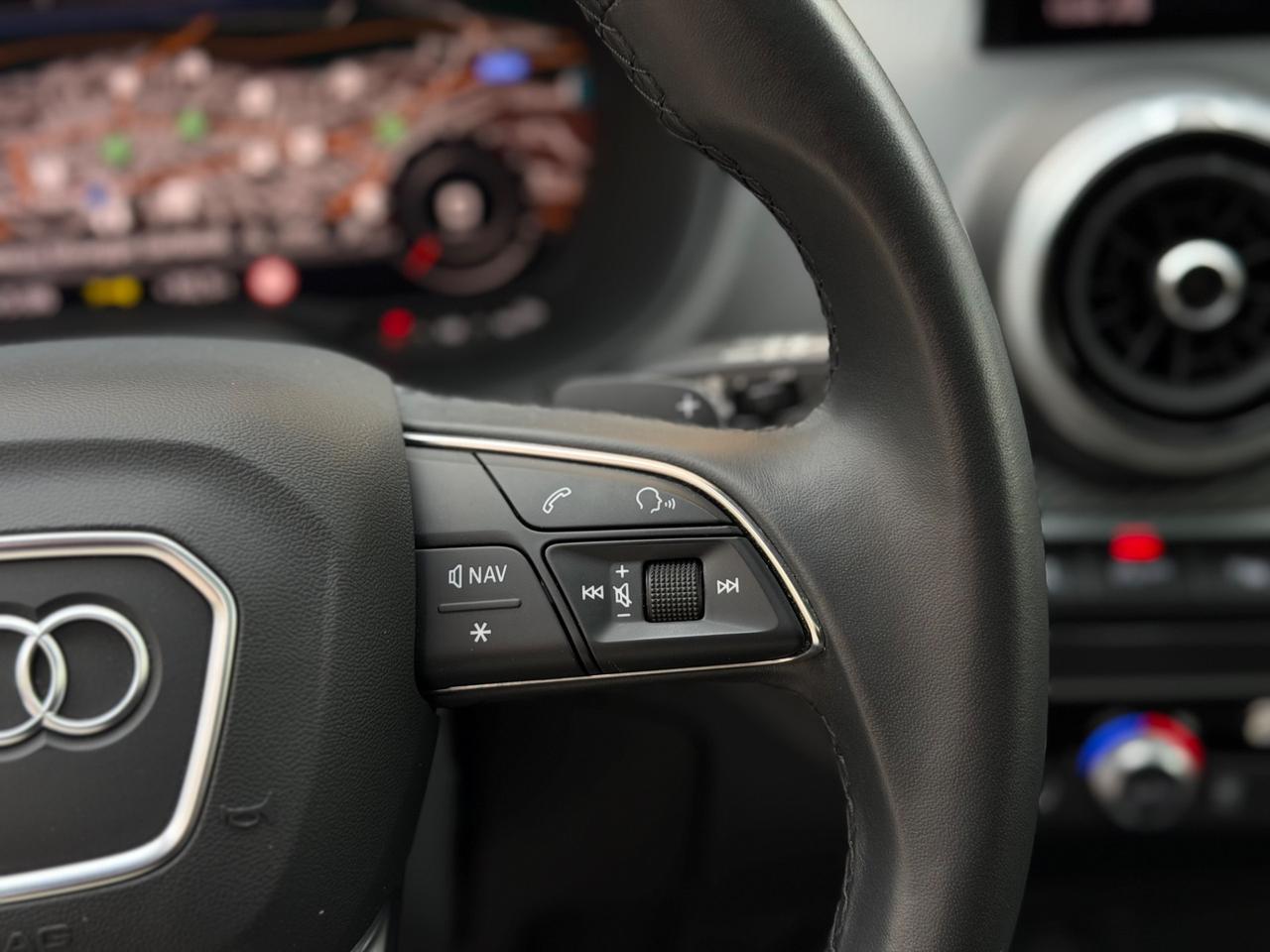 Audi Q2 35 TDI QUATTRO S-TRONIC S-LINE IDENTITY BLACK