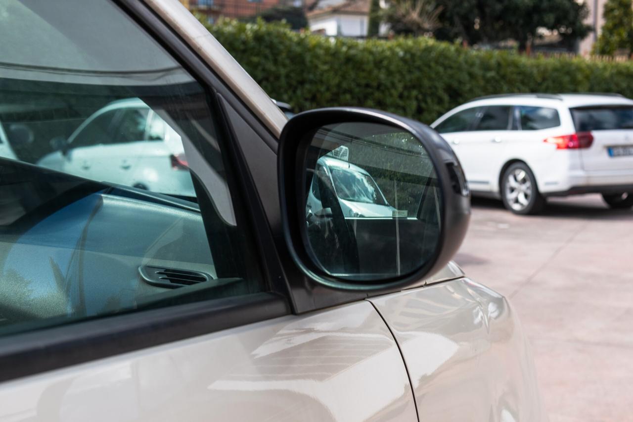 Lancia Ypsilon 1.2 69 CV 5 porte Silver