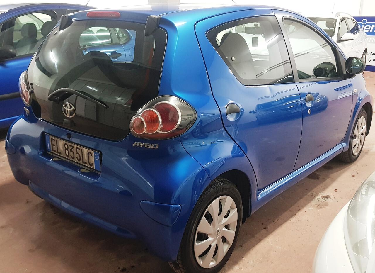 TOYOTA AYGO 1.0 5P LOUNGE CONNECT 08/2012