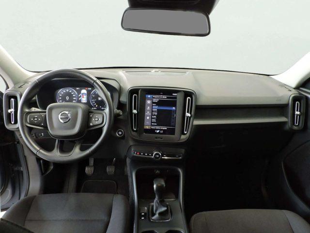 VOLVO XC40 T2 MOMENTUM CORE MANUALE