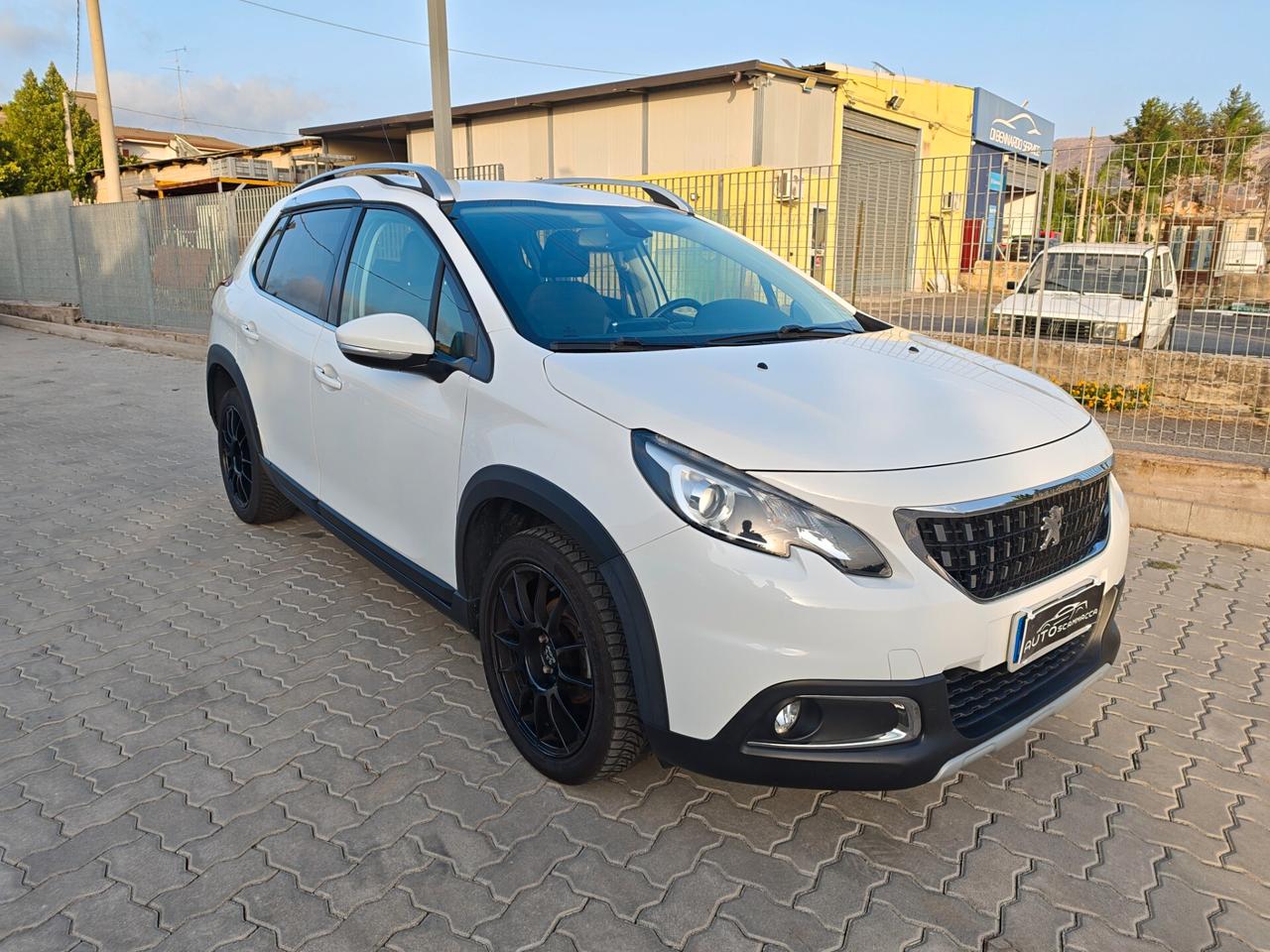 Peugeot 2008 BlueHDi 100 Black Matt
