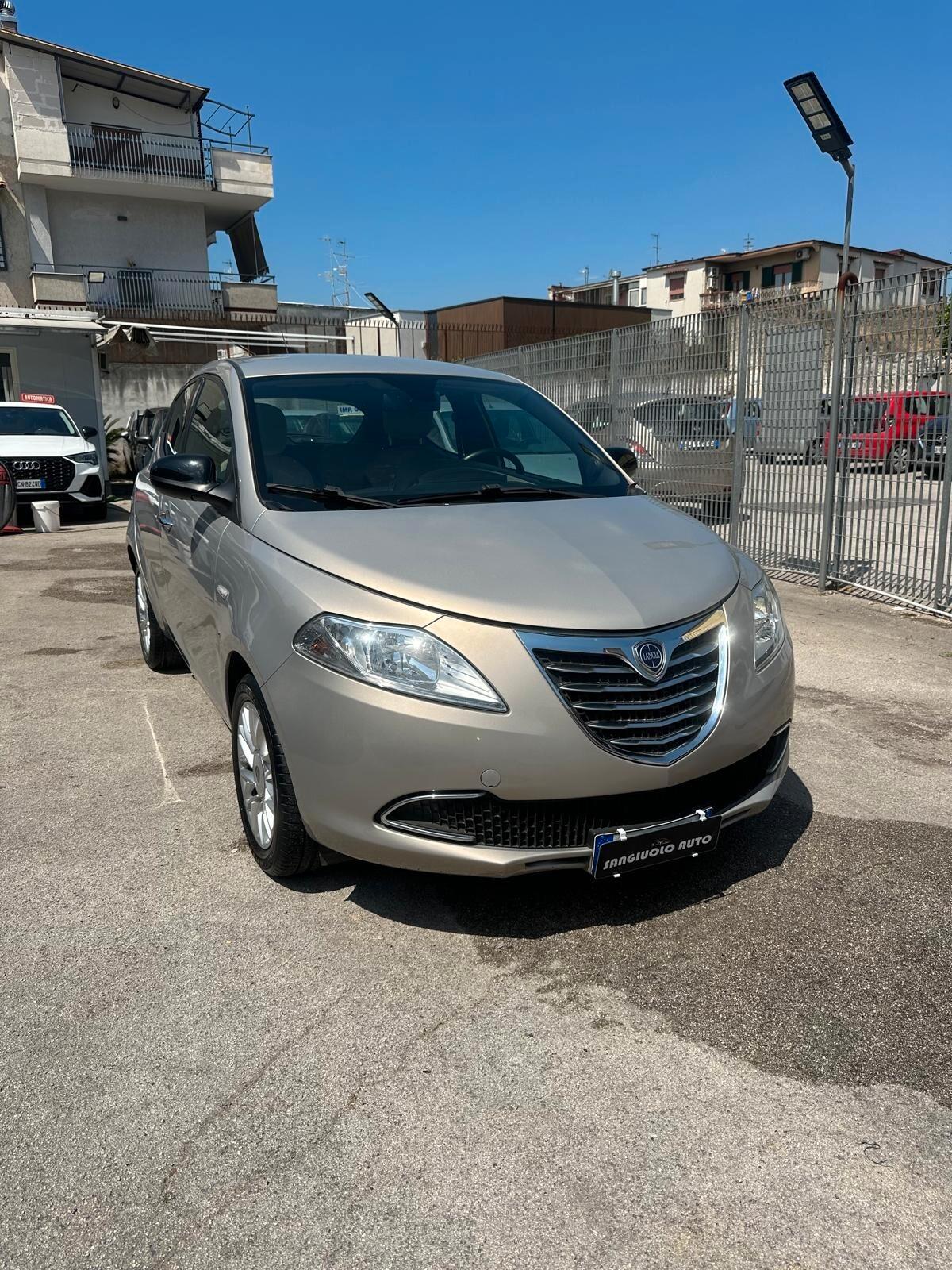 Lancia Ypsilon 1.2 69 CV 5 porte Silver
