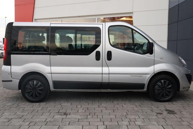 RENAULT Trafic 2.0 dCi/115 Passenger 8 Posti