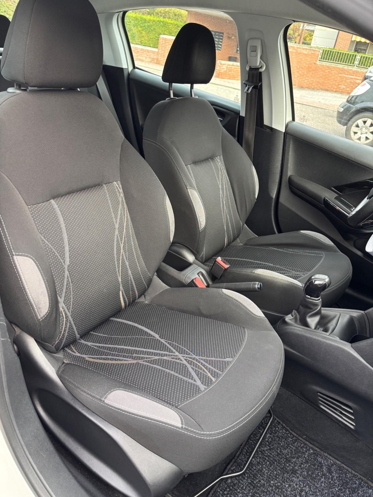 Peugeot 208 1.0 Benzina con soli 80000KM