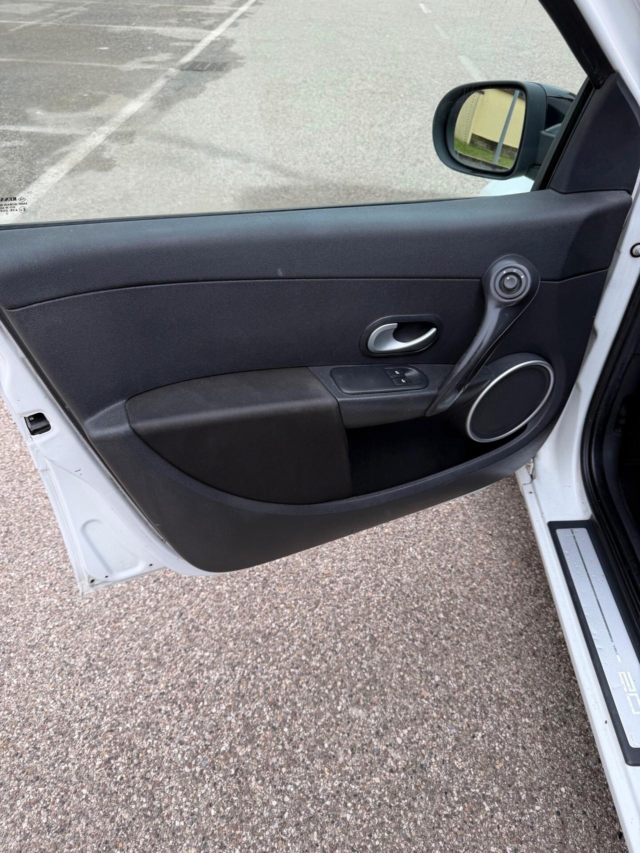 Renault Clio 1.5 dci - NEOPATENTATI - 12 MESI DI GARANZIA -