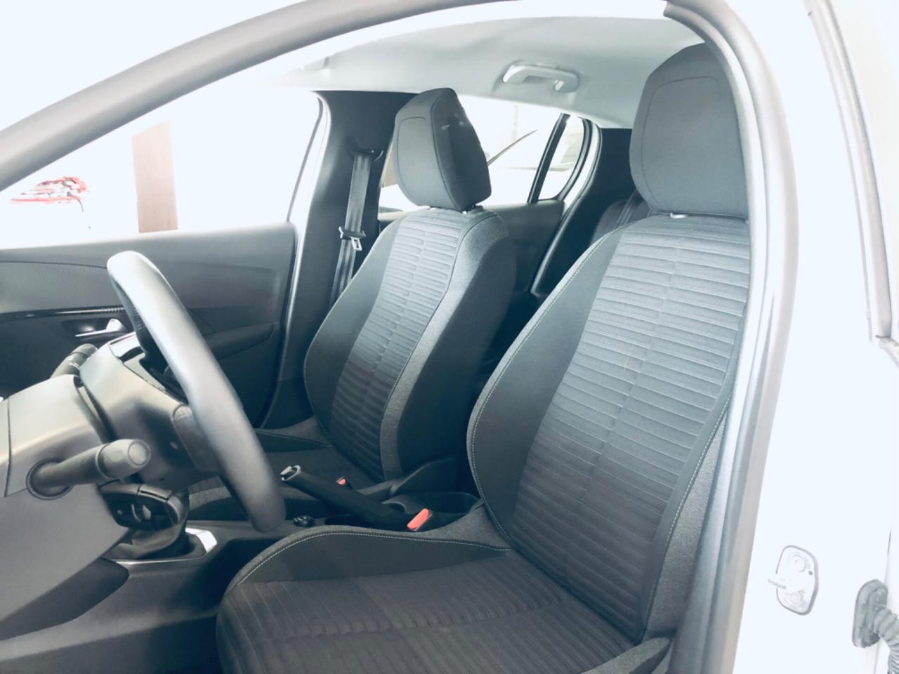 Peugeot 208 1.2 benzina neopatenti 15mila km
