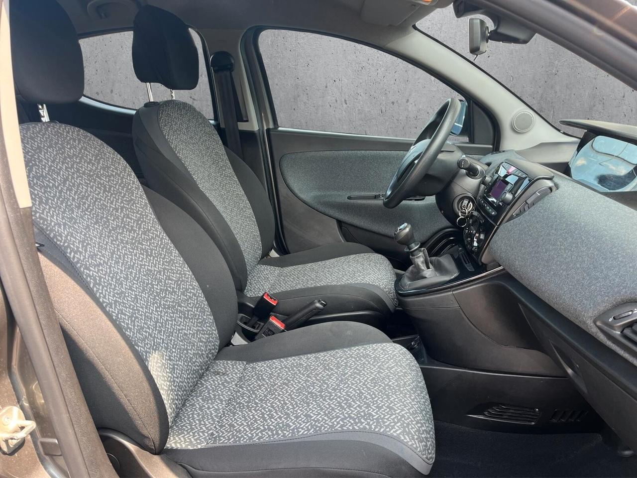 Lancia Ypsilon 1.0 FireFly 5 porte S&S Hybrid Silver Plus