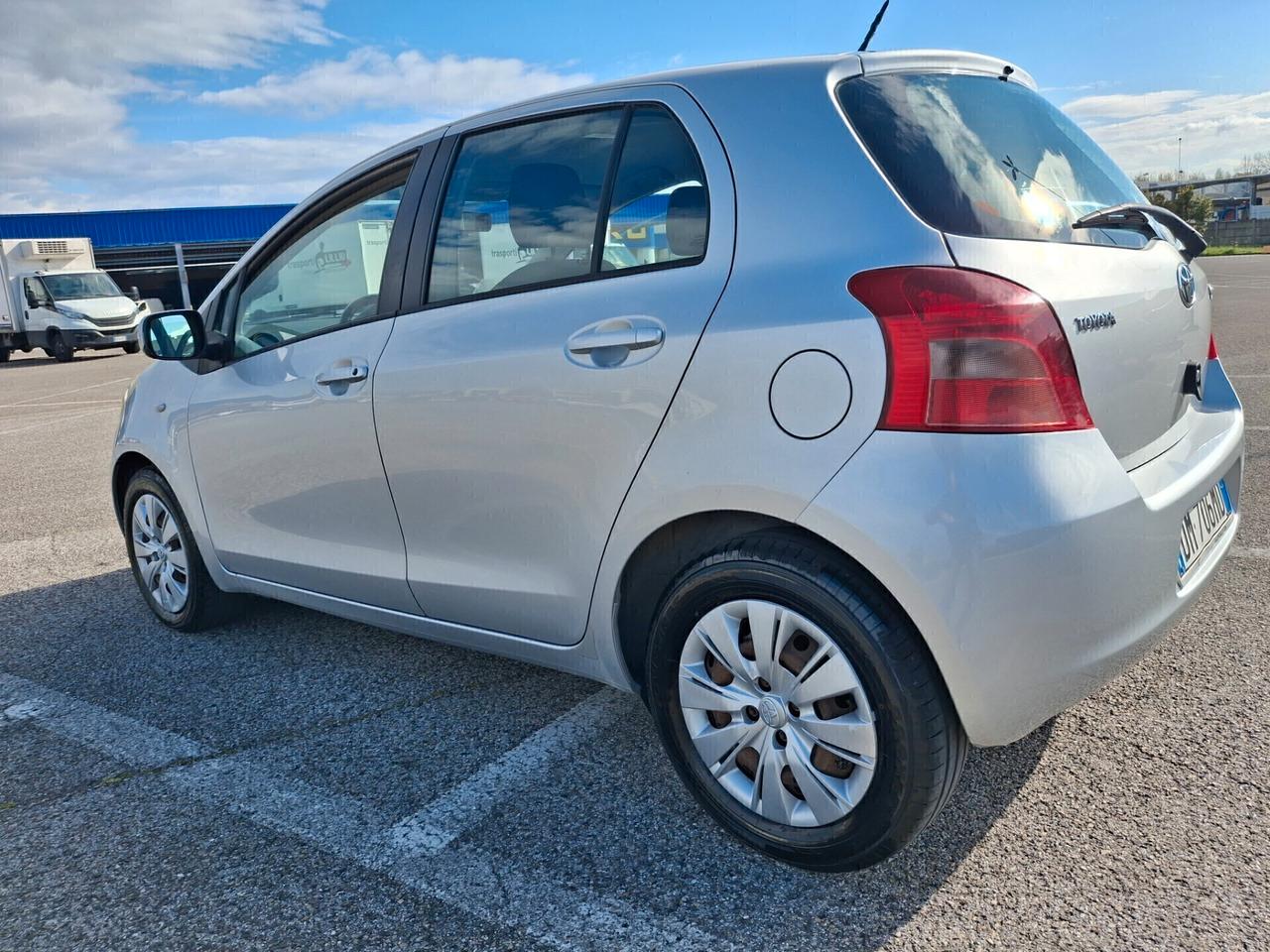 Toyota Yaris 1.3 Benzina-5 Porte-OK NEOPATENTATI.