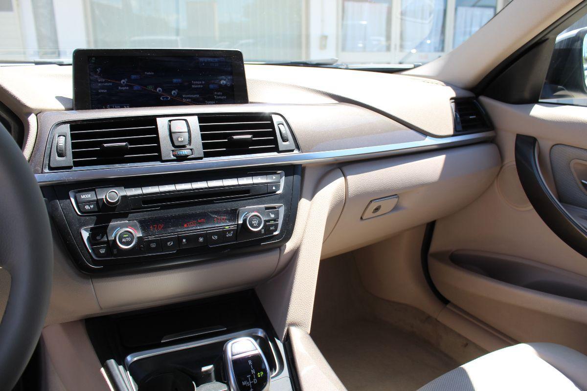 BMW - Serie 3 Touring - 320d Modern