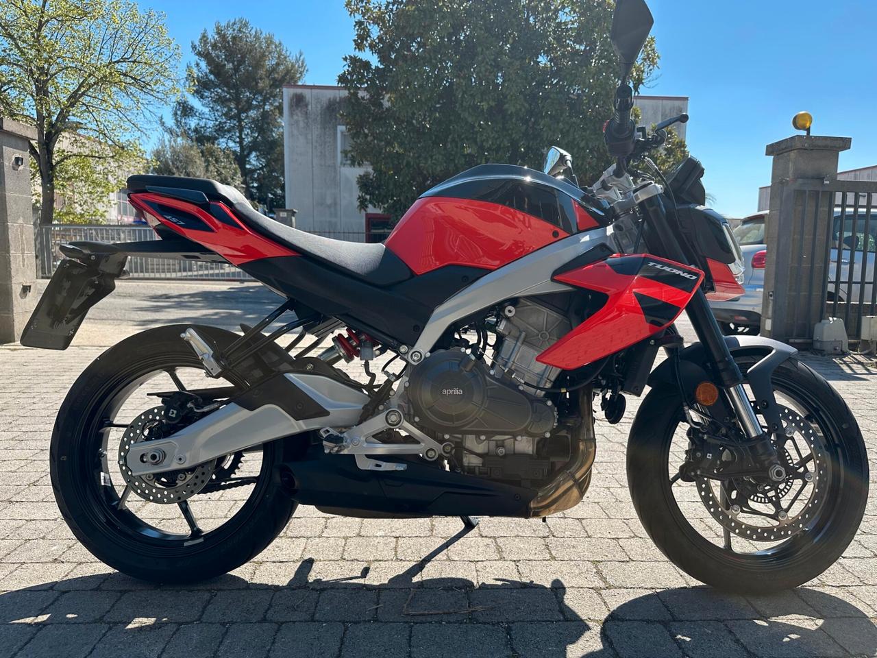 Aprilia Tuono 457