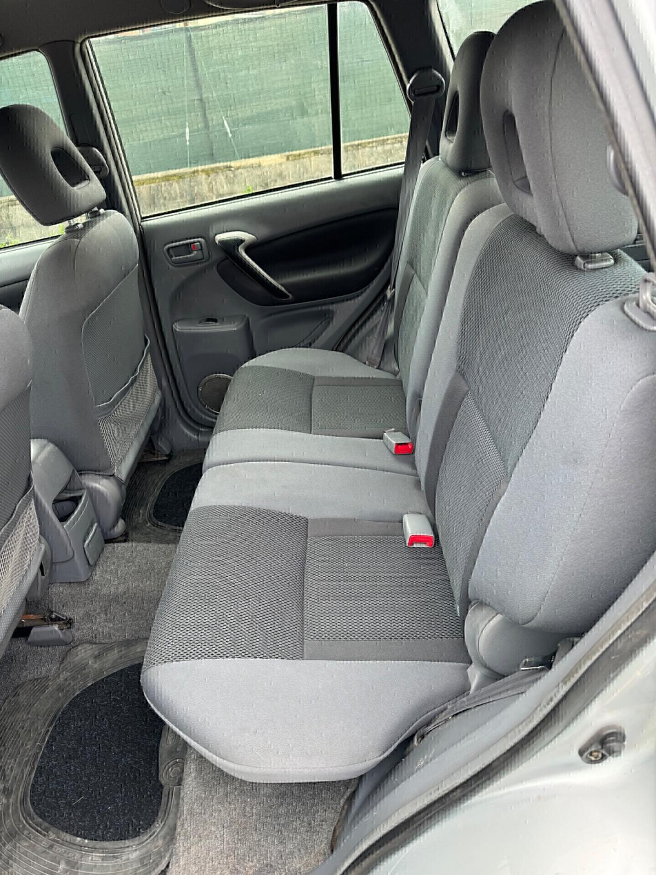 Toyota RAV 4 RAV4 2.0 Tdi D-4D cat 5 porte Sol 4x4 con gancio traino