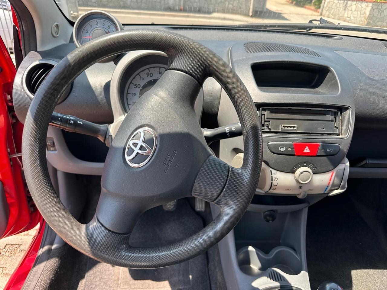 Toyota Aygo 1.0 12V VVT-i 5 porte Sol-02/2006