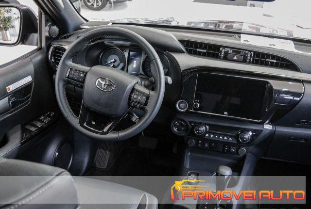 TOYOTA Hilux 2.8 D-4D A/T 4WD 4 porte Double Cab Invincible