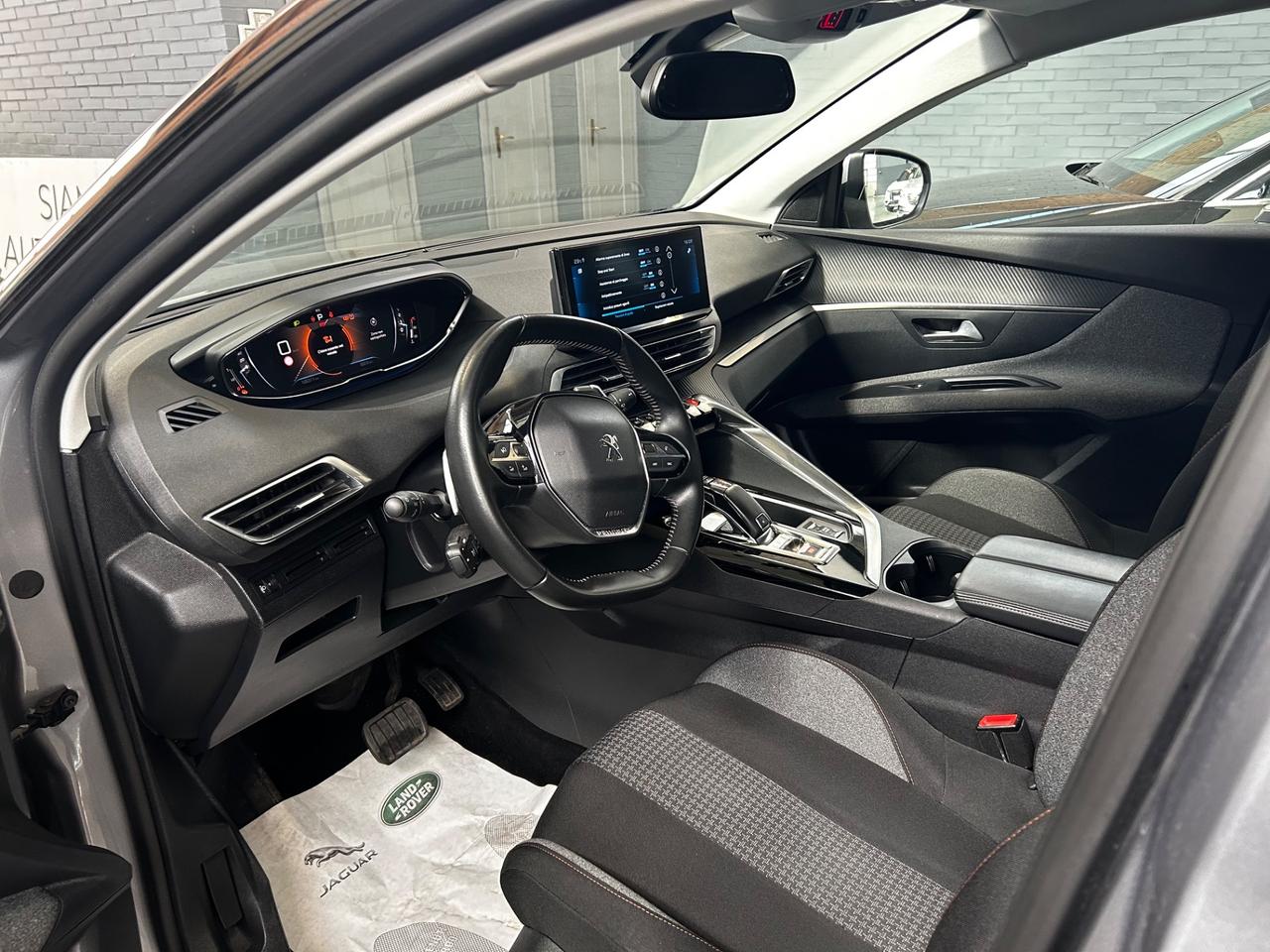 Peugeot 3008 BlueHDi 130 EAT8 Business neopatentanti