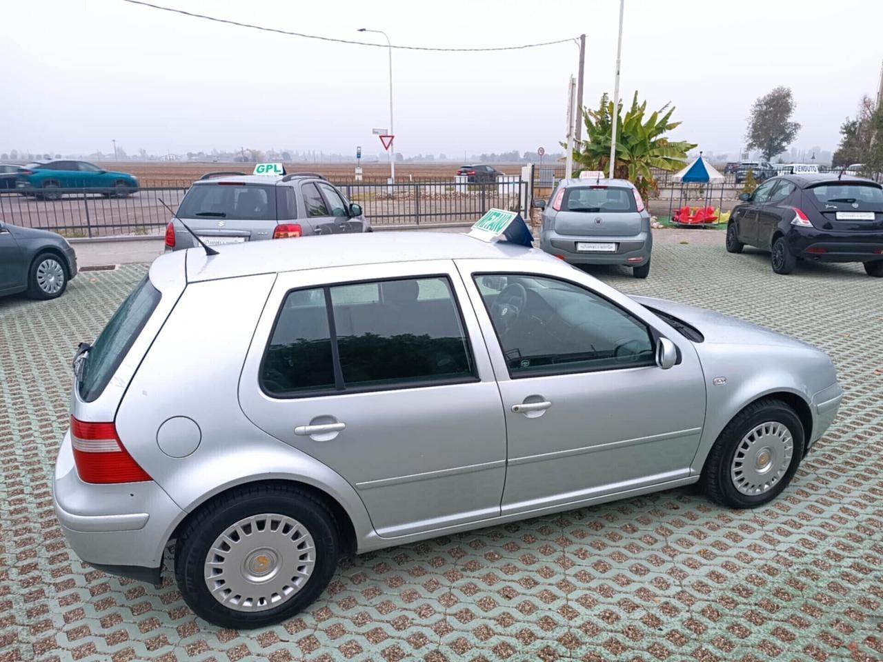 Volkswagen Golf 1.4 16V cat 5 porte
