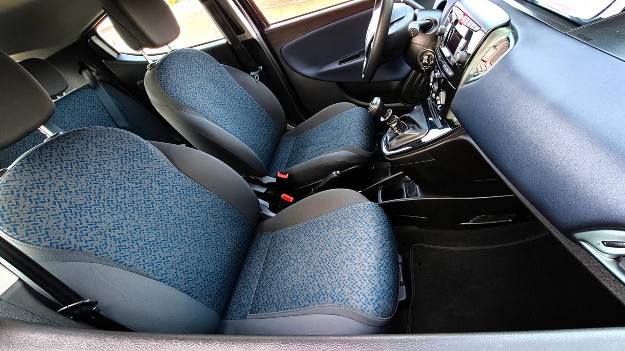 Lancia Ypsilon 1.0 FireFly 5 porte S&S Hybrid Alberta Ferretti