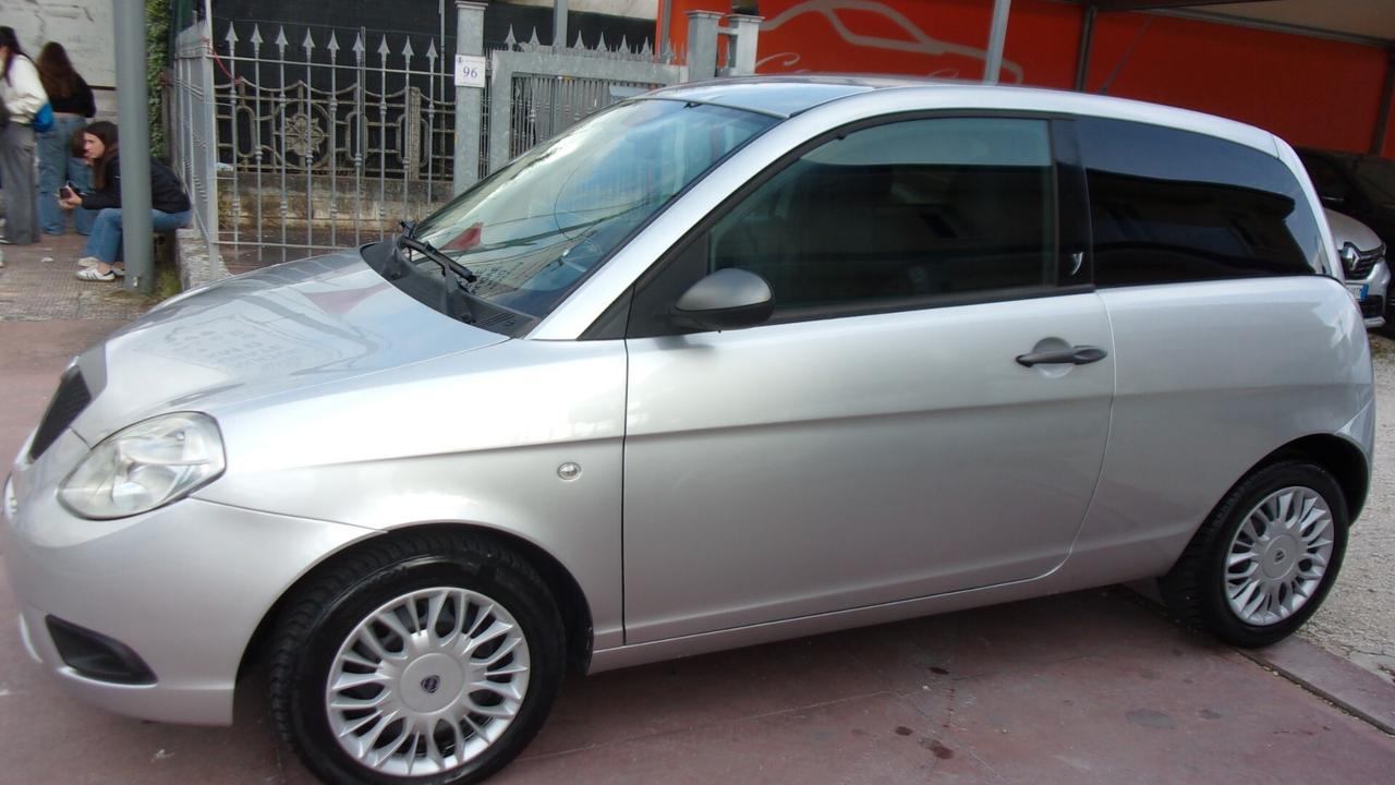 Lancia Ypsilon 1.3 MJT 90 CV Platino