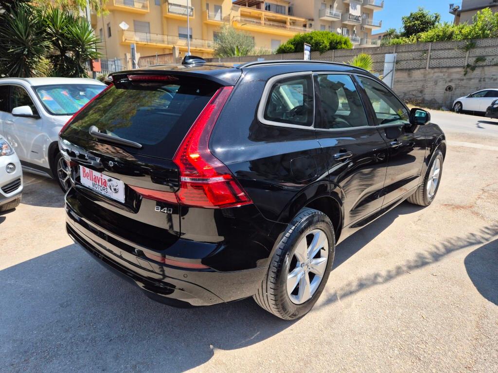 Volvo XC60 B4 (d) AWD automatico Momentum