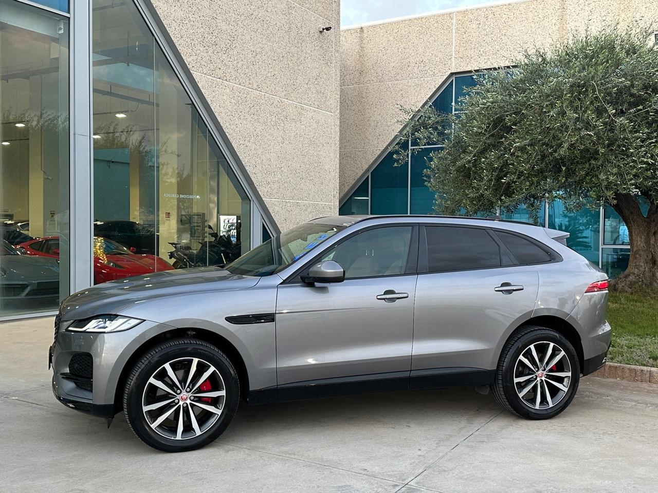 Jaguar F-Pace 2.0d SE 163cv AUTOCARRO N1 totalmente detraibile