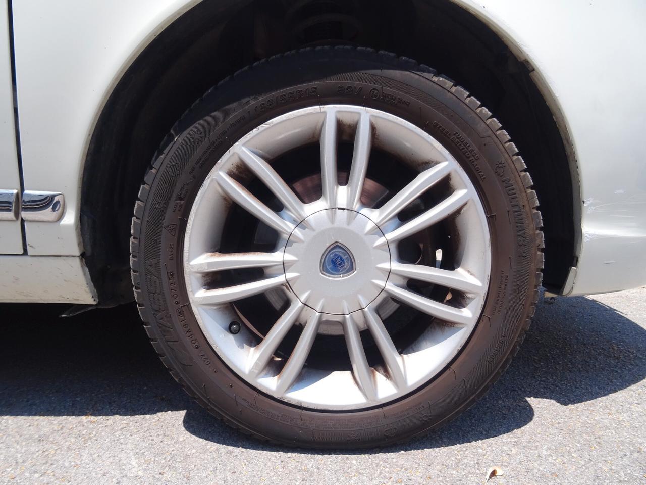 Lancia Ypsilon 1.2 69 CV UNYCA OK NEOPATENTATI